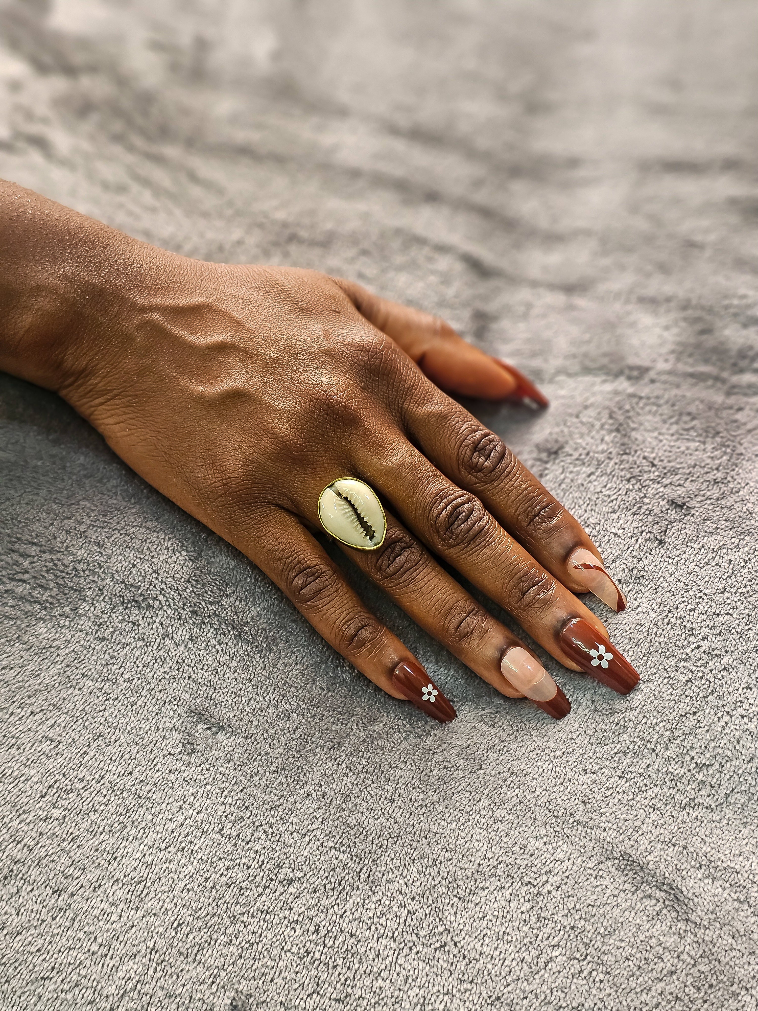 Single Cowrie Ring / Brass