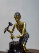 Le sculpteur (The Carver) Bronze sculpture